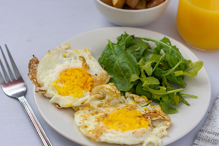 Fried Eggs: What's the Difference? + Fried Eggs Over-Hard Recipe